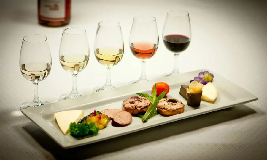 Игристое вино и кулинария: какие блюда хорошо сочетаются с игристым вином